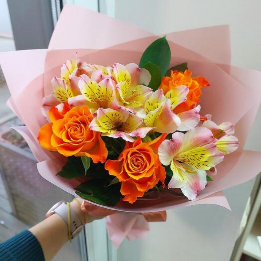 Букет з альстромерій і троянд