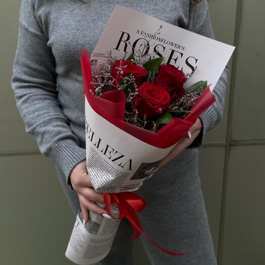 Ramo de 3 rosas rojas con flores secas
