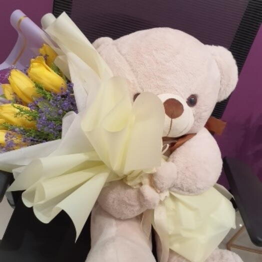 Tedy bear and bouquet