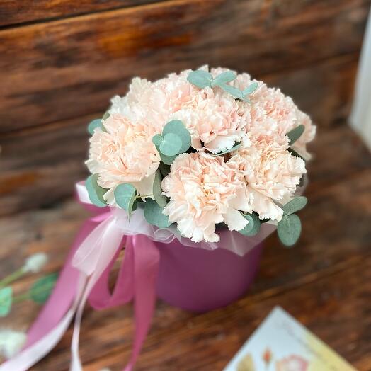 Flores en la Caja "Dianthus y eucalipto"
