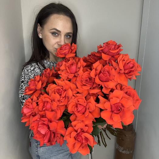 Букет алых красных французских роз 🔥для мамы под ленту