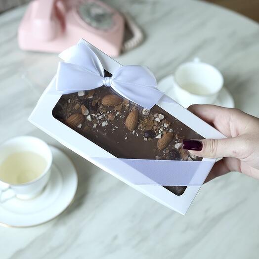 Бельгийский околад ручной работы молочный, с миндалем