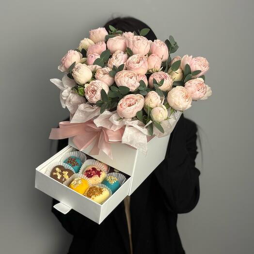 Цветы в шкатулке с конфетами ручной работы Mansfield Park