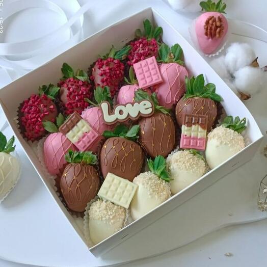 Клубника в шоколаде L 16 шт love