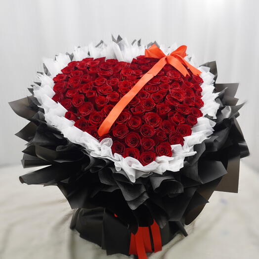 Love Bouquet 101 Premium Red Roses