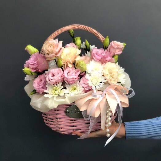 Корзинка с альпийской розой