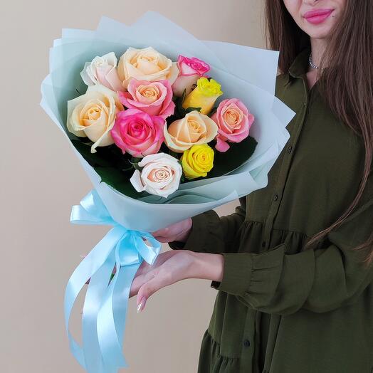 A mix of 11 roses