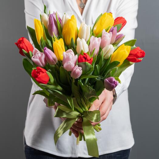 Bouquet of 25 tulips mixed with satin ribbon