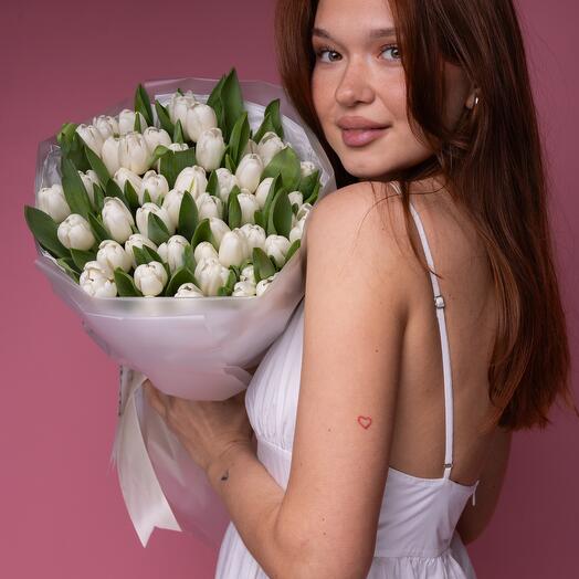 Букет из 51 белого тюльпана