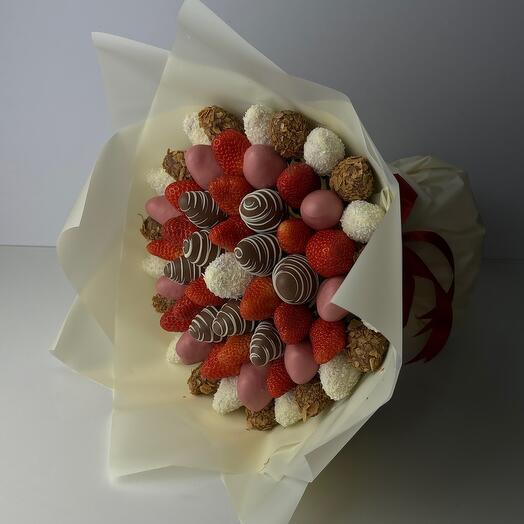Chocolate-covered strawberries "Euphoria" L