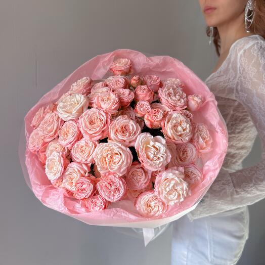 A bouquet of premium peony-shaped bush roses by Madame bombastic. Veresk 325