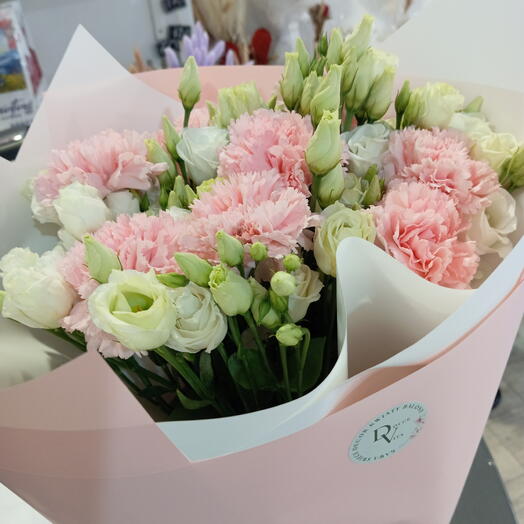 Bouquet of eustoma and carnations