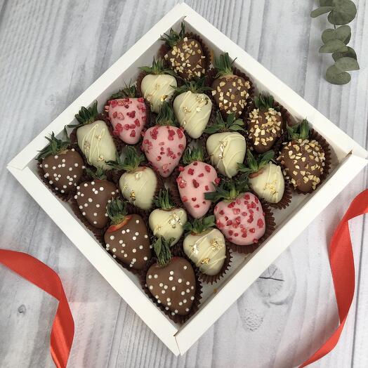 Клубника в шоколаде для девушки 20 шт