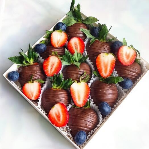 Chocolate-covered strawberries / new