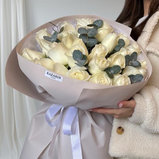 Розы белые 25 шт