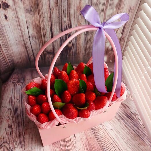 Букет - сумочка с клубникой отборной