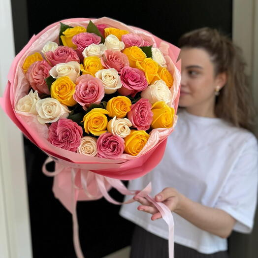 Букет 35 роз микс «Солнечное настроение»