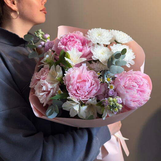 Летний букет. Пионы, маттиола, альстромерия 🌷