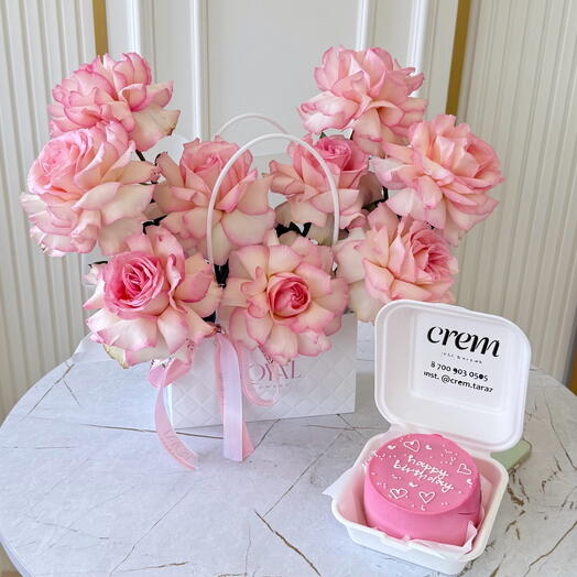 Сладкое комбо ( сумочка из цветов + бенто торт)