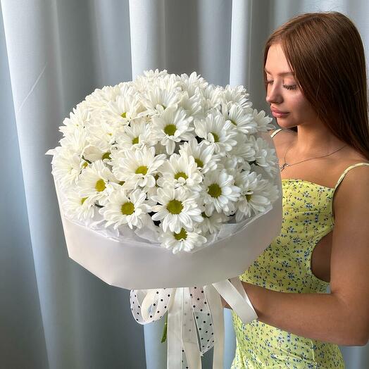 Большой букет ромашек хризантем