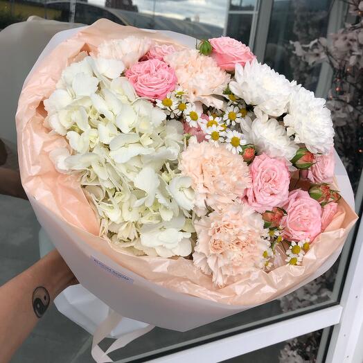 Волшебный букет «Bloom Room» с кустовыми розами и гортензией 👍