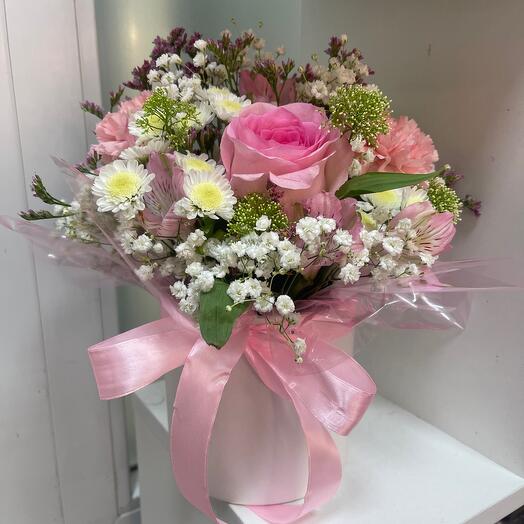 Композиция  в маленькой шляпной коробке