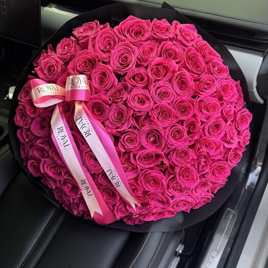 Букет из 101 голландской розы в стильном оформлении