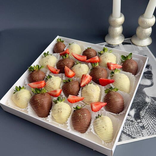 Клубника в шоколаде белом и молочном