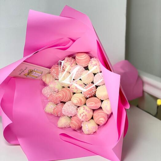 Букет из клубники в бельгийском шоколаде 27 ягод