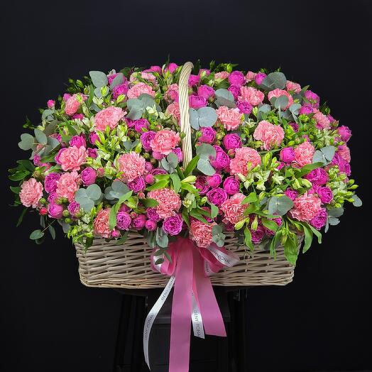 Корзина Гигант "Lady Di 🌸" с кустовыми пионовидными розами