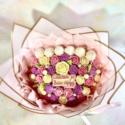 Букет из шоколадных цветов и раффаэлло с надписью