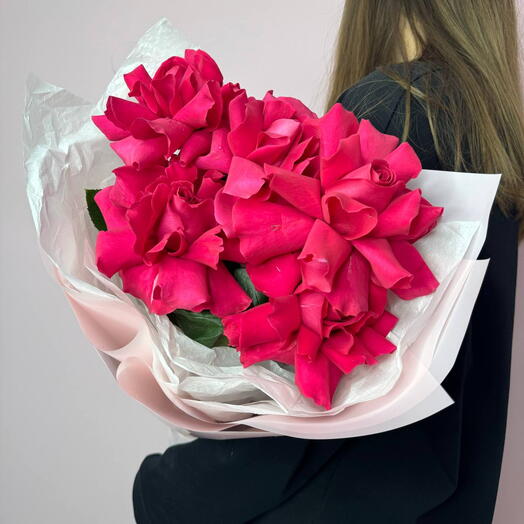 Букет 172\ букет  из 5 ароматных французских роз в авторской упаковке