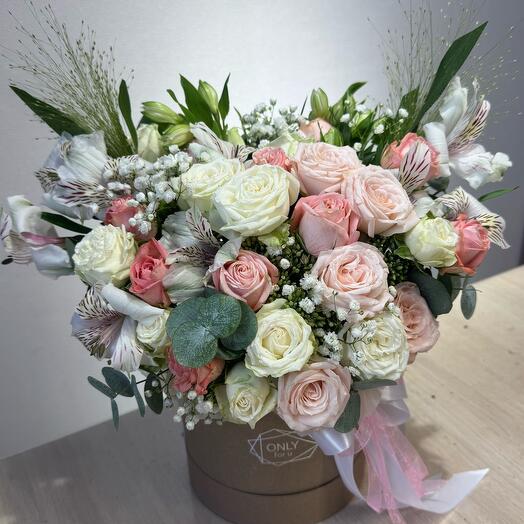 Нежные розы в коробке
