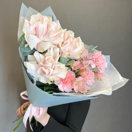 Французские розы, альстромерии и диантусы в букете🎀
