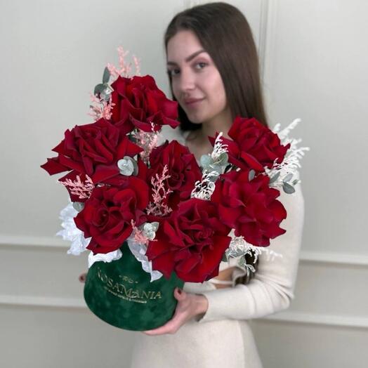 Композиция с красными розами и лимониумом 288