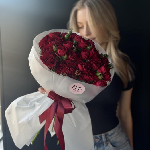 Букет из 7 кустовых пионовидеых роз