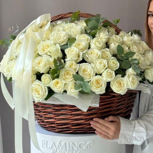 Шикарная корзина "Морозное утро"/роза Эквадор/эвкалипт