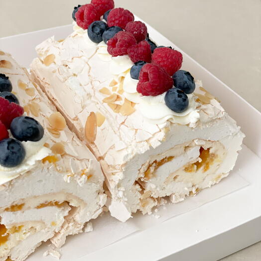 Meringue roll