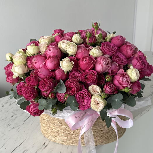 Корзина с кустовыми розами Романтика