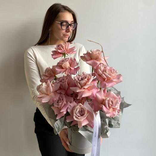 Pink roses in a hatbox