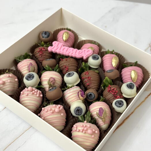 Клубника для любимой мамы