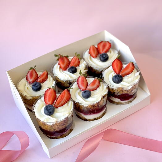 Трайфлы (торты в стаканчиках) на мероприятие, для коллег 6 шт со свежими ягодами