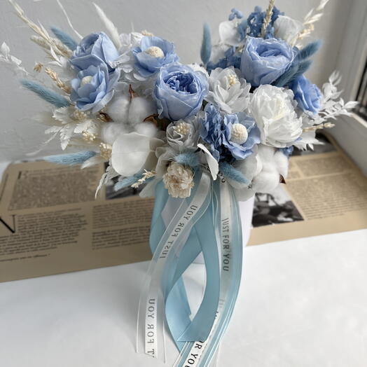 Стабилизированные Розы в коробке голубой