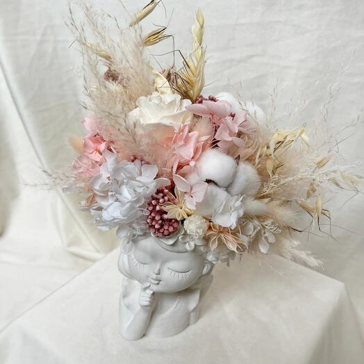 Композиция из сухоцветов и стабилизированных цветов