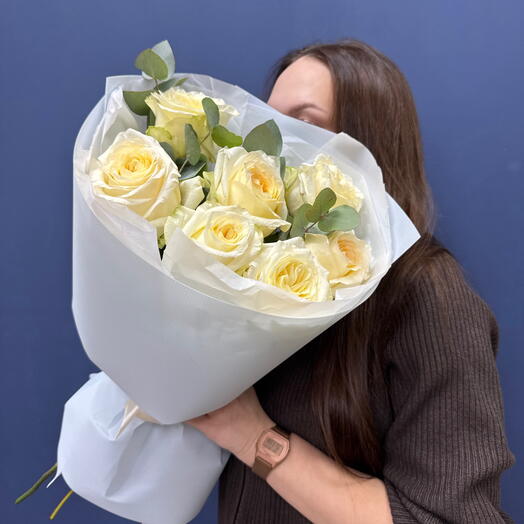 Bouquet of peony-shaped roses by Candlit