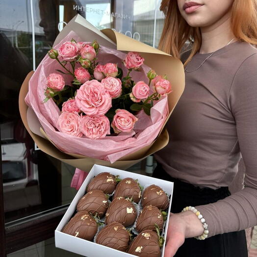 Букет из цветов + клубника в шоколаде «Приятности для мамы»