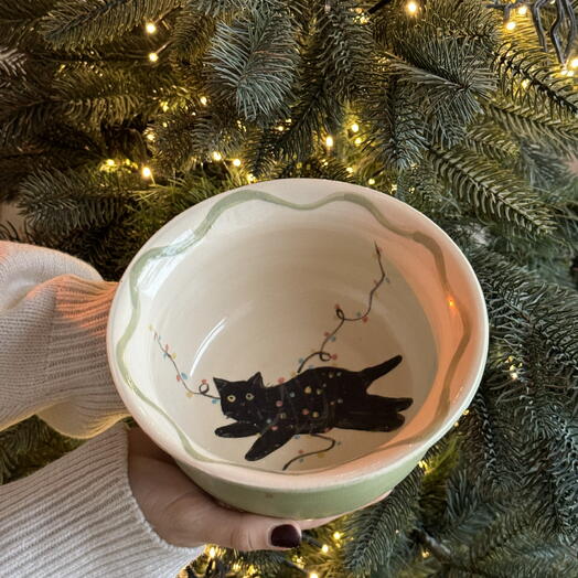 Тарелка глубокая керамическая "Котик в гирлянде"