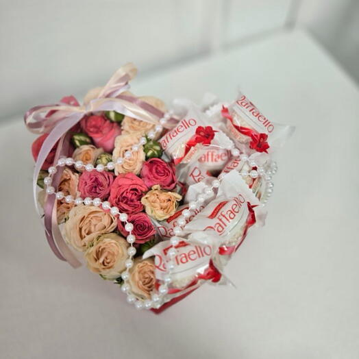 Цветы в коробке сердце