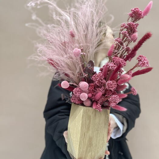 Композиция из сухоцветов и стабилизированных растений «Вишневый сад» N 100