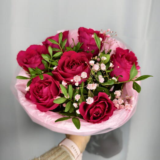 Моно 7 роз с гипсофилой